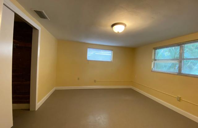 5341 Palmetto Road Gallery 3