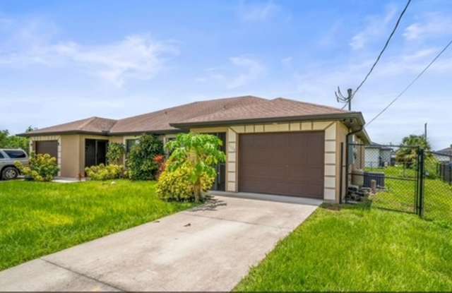 2 bedroom + Den 2 bathroom Duplex in Lehigh Acres photos photos
