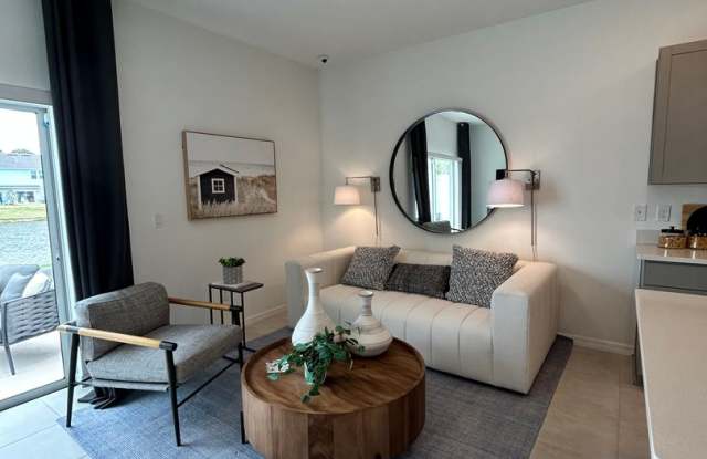 Modern 3BR, 2.5BA Townhome in Nokomis Gallery 1