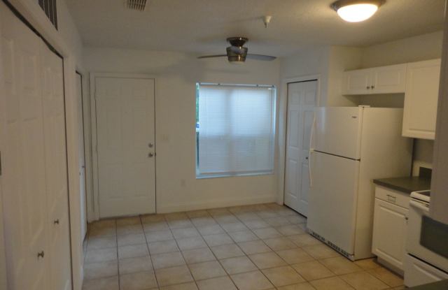 Beautiful 2 Bedroom, 2.5 Bath Condo in Desirable Isabella Park Gallery 4
