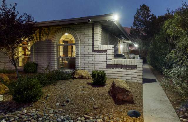 834 RIVER OAKS Drive Gallery 4