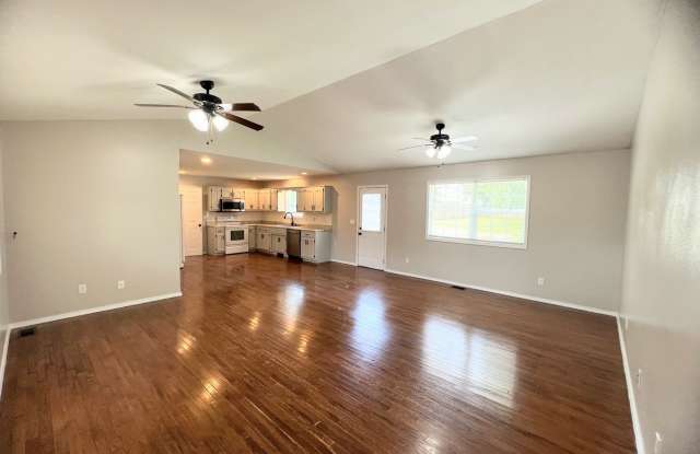 Fenced home close to FLW! Gallery 3