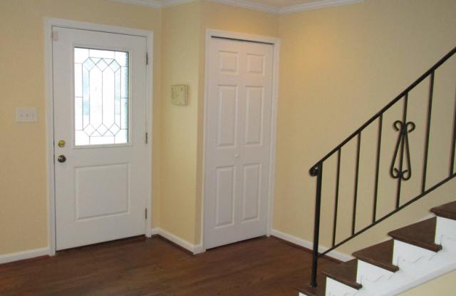 Amazing 3 Bedroom Townhome in Laurel! Gallery 2