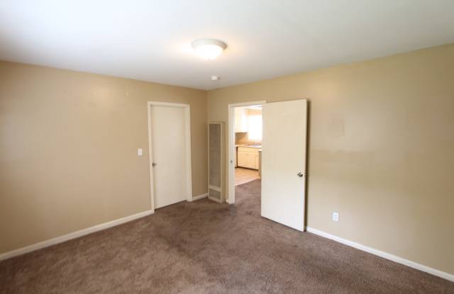 3 Bedroom 1 Bath PLUS Large Den - New On The Market! Better Hurry To See This One!! - 1816 2nd Street Northwest, Center Point, AL 35215