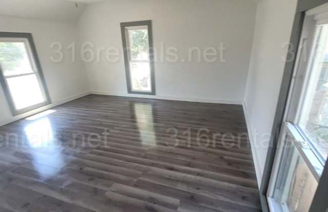 $950 - 3 bed 2 bath - Single Family Home Gallery 3