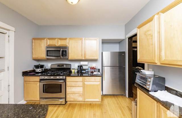 1310 W Montrose Ave - 1310 West Montrose Avenue, Chicago, IL 60640