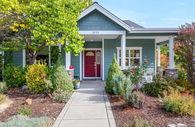 1033 Lithia Way Gallery 2