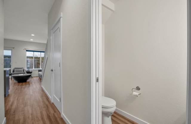 Modern 3 Bedroom End-Unit Townhouse with Stainless Steel Kitchen, Attached Garage & Patio Gallery 3
