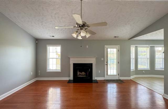 3 Bed 2 Bath with Bonus Room in Raeford Gallery 4