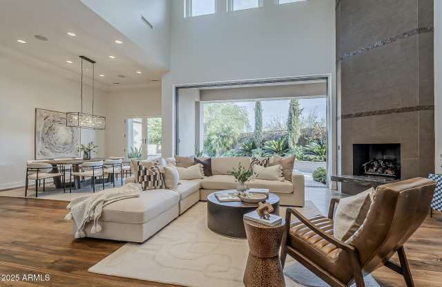 3965 E SIERRA VISTA Drive Gallery 4
