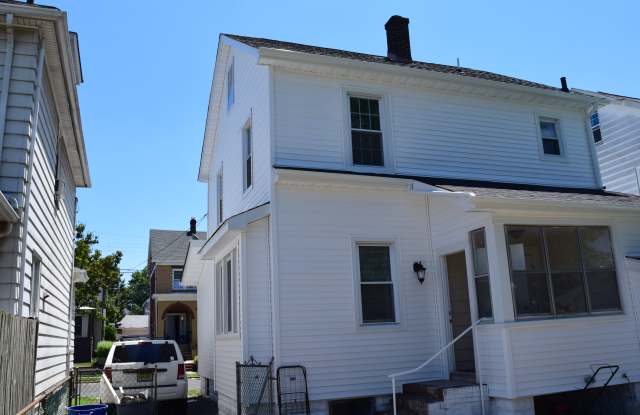 89 Lowell Street Gallery 3