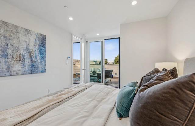 228 Vicksburg St # 2 photos photos