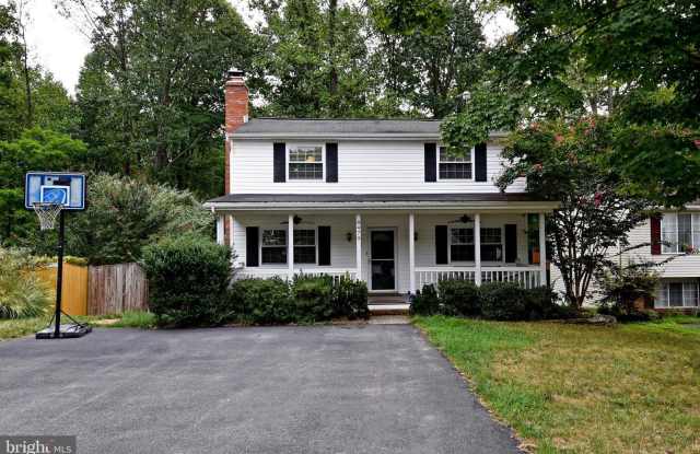 Beautiful 3-bedroom, 2.5-bath colonial located at the end of a quiet cul-de-sac. photos photos