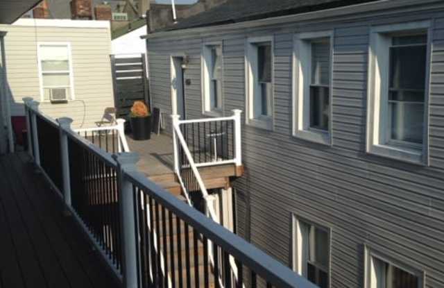 *** Apartments in the Southside *One Block to E. Carson * Modern Renovations * Pet Friendly * Available Now *** Gallery 4