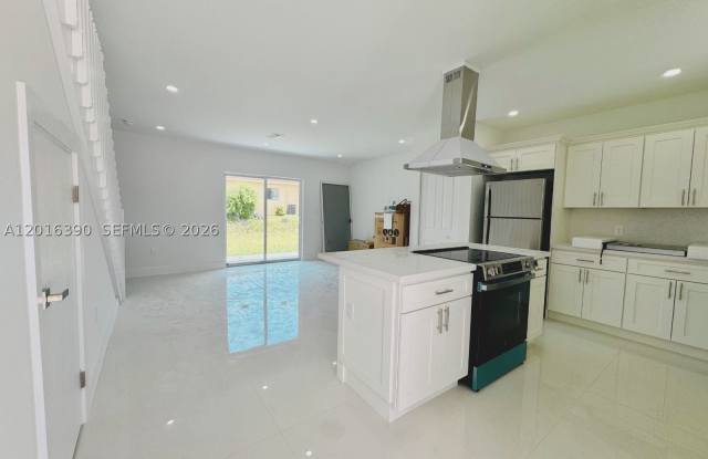 8005 NW 14th ct Gallery 4