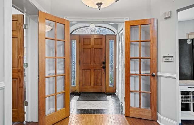 547 Florida Ave NW, 2 photos photos