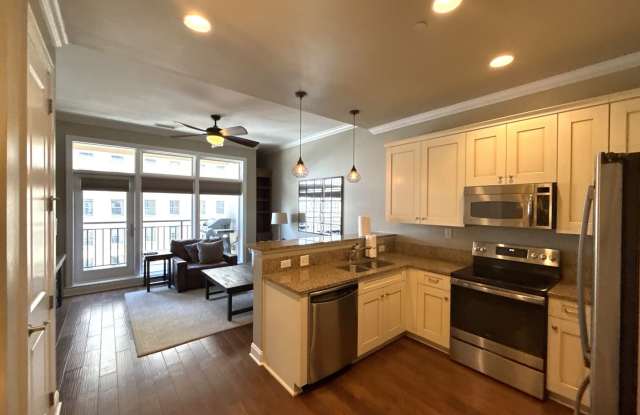 230 S Tryon - T.R. Lawing Realty Property Gallery 3