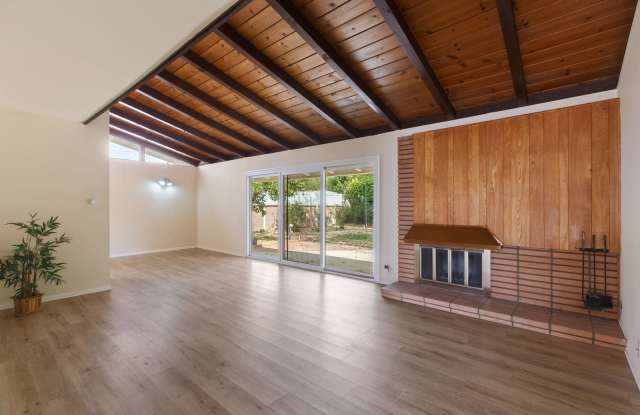 Charming Mid-Century 3-Bedroom Home in Winnetka photos photos