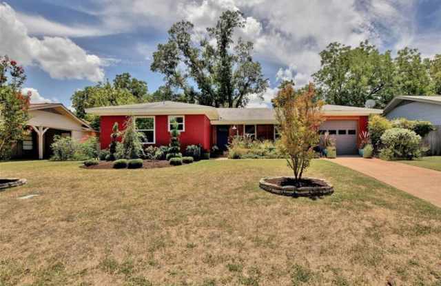 Timeless 3 Bedroom, 2 Bath Home w/ Added Sunroom Near North Austin! photos photos