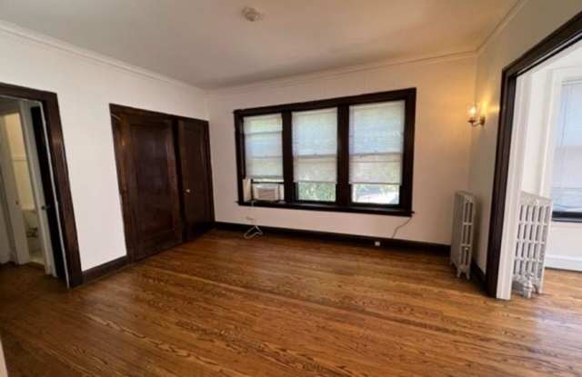 4433 North Winchester Gallery 2