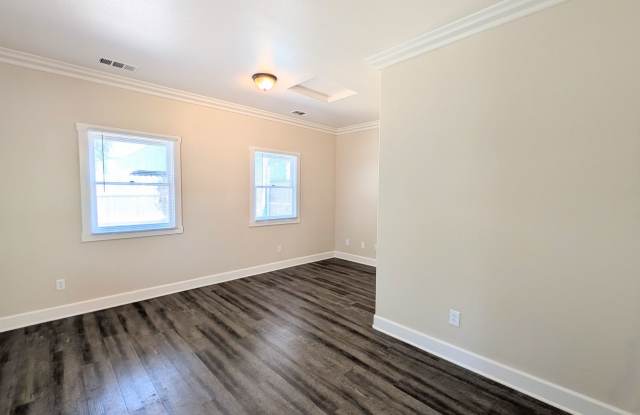 GREAT DOWNTOWN LOCATION!! GATED PARKING! Gallery 4