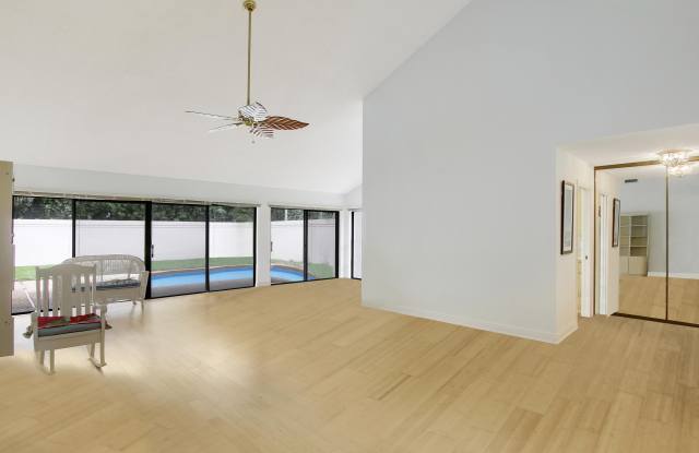 111 Seashore Drive Gallery 4