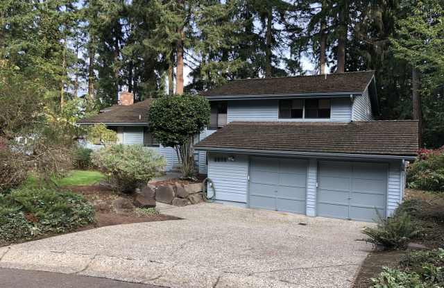 Spacious 4BR 2.75BA Tri-level home in quiet Cedar Lane Estates photos photos
