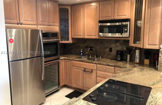6339 Bay Club Dr Gallery 2