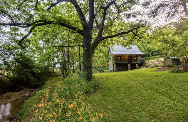 3750 Old Hendersonville Highway - 3750 Old Hendersonville Highway, Transylvania County, NC 28768