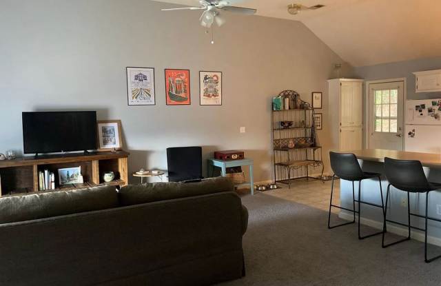 2 Bedroom 2 Bath Located 1 Mile From Campus!! photos photos