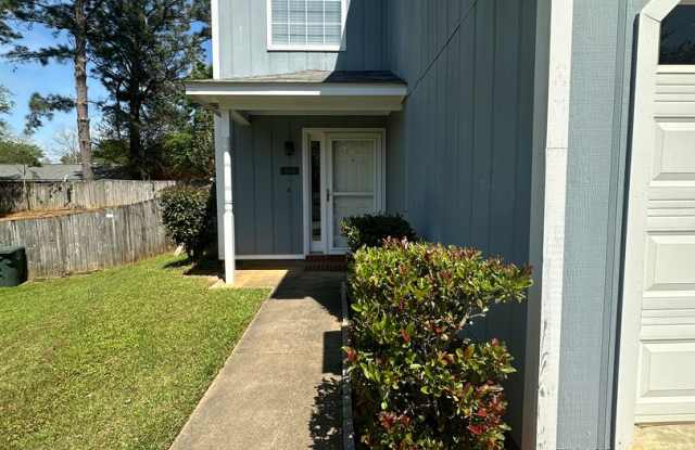 Foxhill Commons Subdivision!  Fully Furnished TDY!  Will Rent Furnished as a Yearly Renta W/Different Rental Rate! Gallery 3