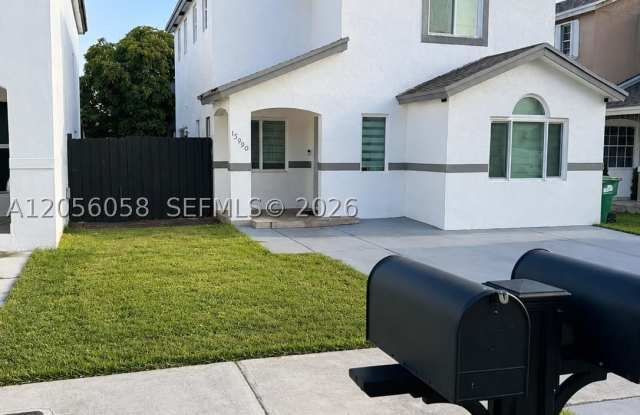 13990 SW 160th Ter Gallery 1