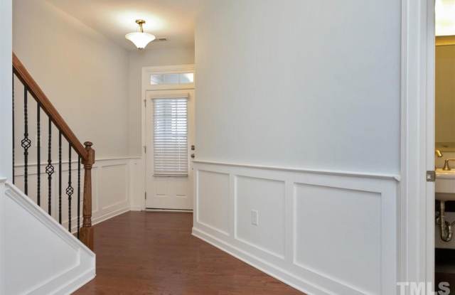 3 Bedroom 2.5 Bathroom Townhome Home w/ Open Floorplan and a 2 car Garage in the heart of Morrisville Gallery 3