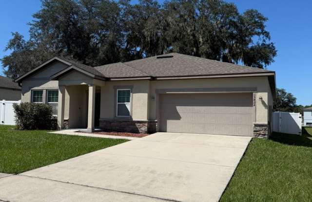 3/2 with Fenced Yard in Gated Community Gallery 1