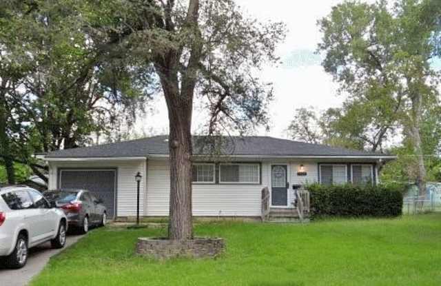 3BR rancher with appliances and garage. Privacy fenced. Great locations! photos photos