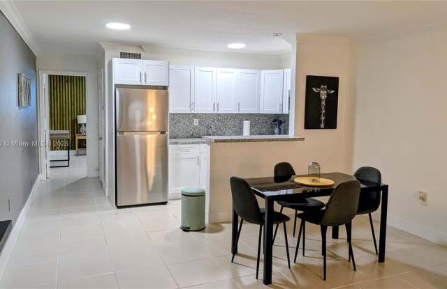 3855 SW 79th Ave - 3855 Southwest 79th Avenue, Westchester, FL 33155