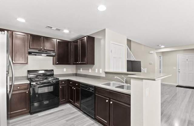 Gorgeous Home on a cul-de-sac ~ Modern Upgrades! Gallery 4