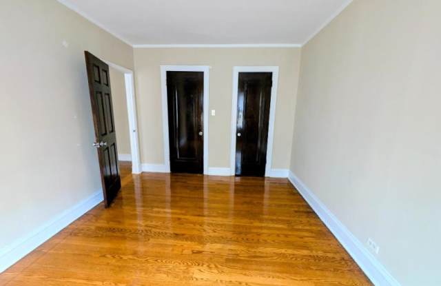 6701 NORTH GREENVIEW AVE. Gallery 4