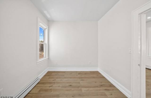 129 Banta Ave Gallery 3