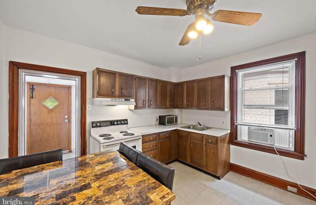 409 W 20TH Street photos photos