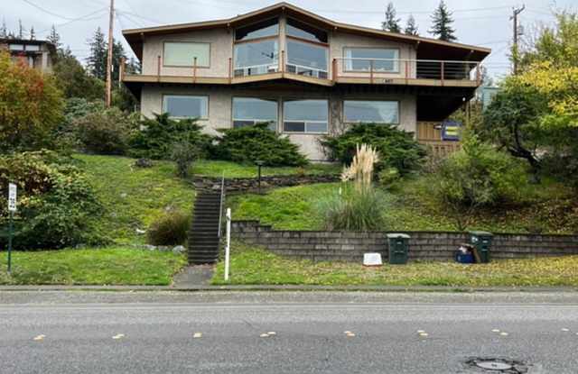 VIEW VIEW VIEW!! 2 Bedroom 1.5 Bath with 180 degree view of Bellingham Bay Bay! - 407 South State Street, Bellingham, WA 98225