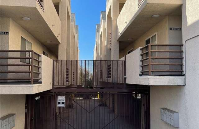 10115 Pinewood Avenue photos photos