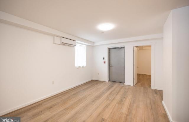 711 W THOMPSON Street Gallery 4