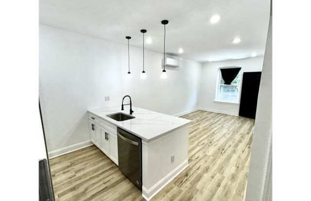 1019 W Dakota St Gallery 2
