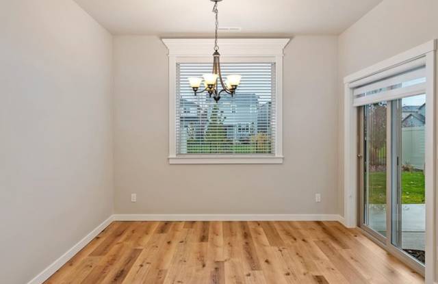 Free September Rent!  Beautiful Newer 4 Bed, 3 Bath located in the heart of Meridian - available NOW! photos photos
