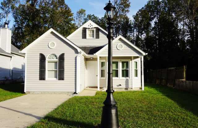 Charming Home Minutes to Camp Lejeune! photos photos