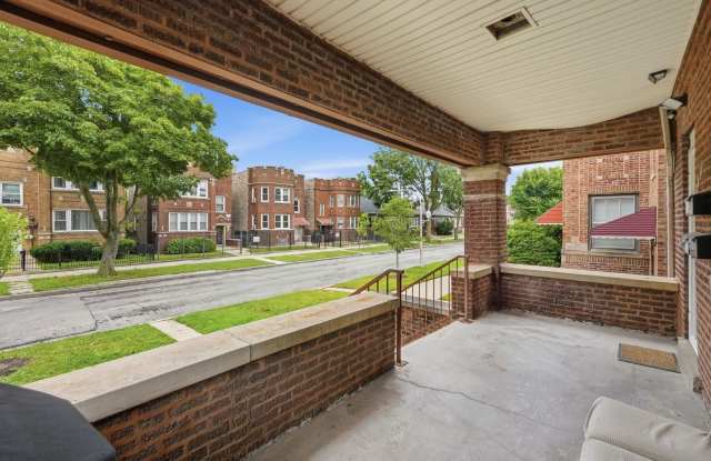 8041 S Laflin Street Gallery 4
