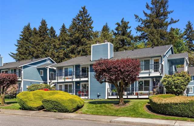 2 Bed 2 Bath Top-Floor Woodridge Condo with Sunset Views & 2-Car Garage Gallery 3