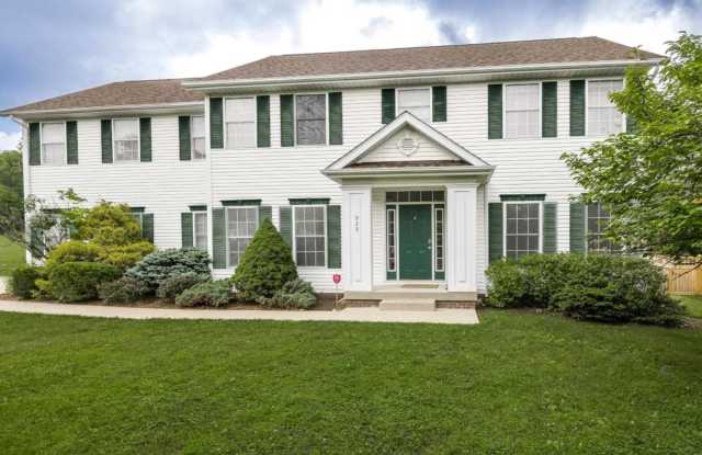 Bright, Spacious Home with Tons of Charm and Comfort photos photos