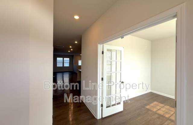 15708 Country House St Gallery 3